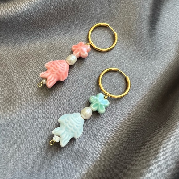 Fish Pearl Earrings - Picture 6 of 8